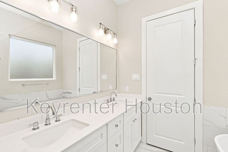 Houston House: 8316 Curry Rd.
