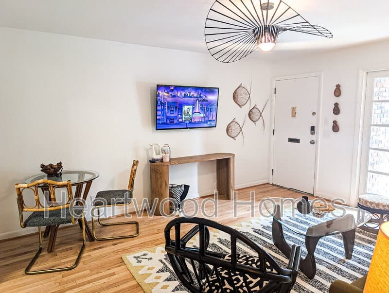 Columbia House: 934 Laurens Street