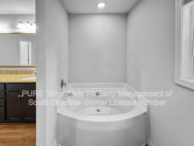 Sumter House: 355 Niblick Dr