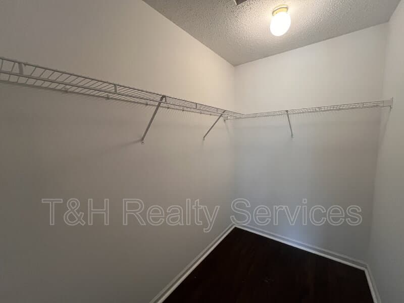 Indianapolis House: 7212 Parklake Place