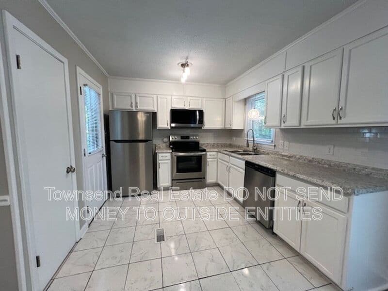 Fayetteville House: 1017 Xavier Dr.