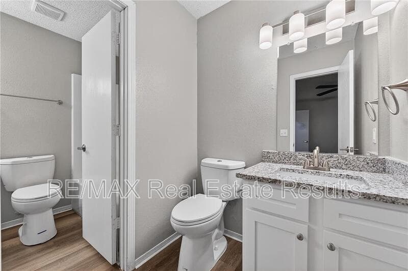 Fayetteville House: 4418 W Acoma St