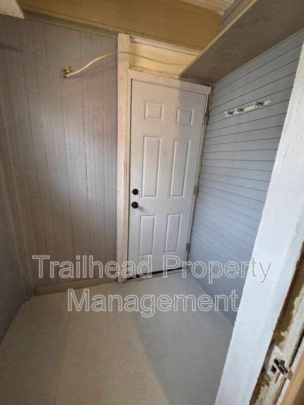 Kansas City House: 219 N Monroe