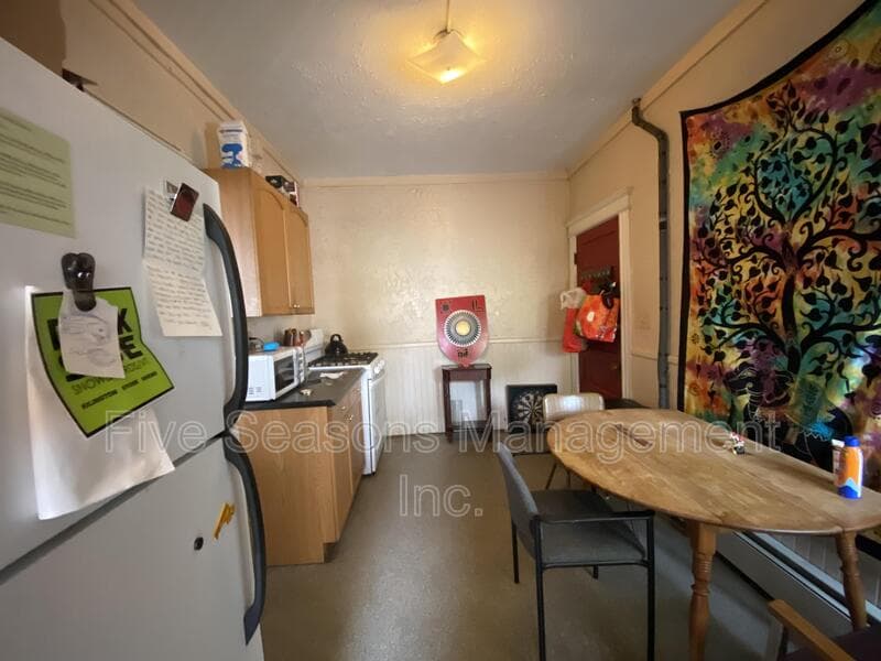 Burlington Condo: 8 Greene St - 4