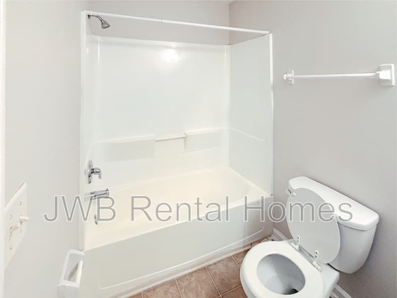 Jacksonville House: 8315 Oden Ave