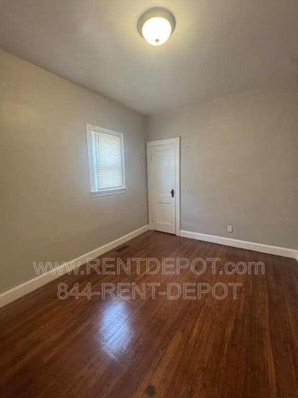 Evansville House: 201 S Willow Rd