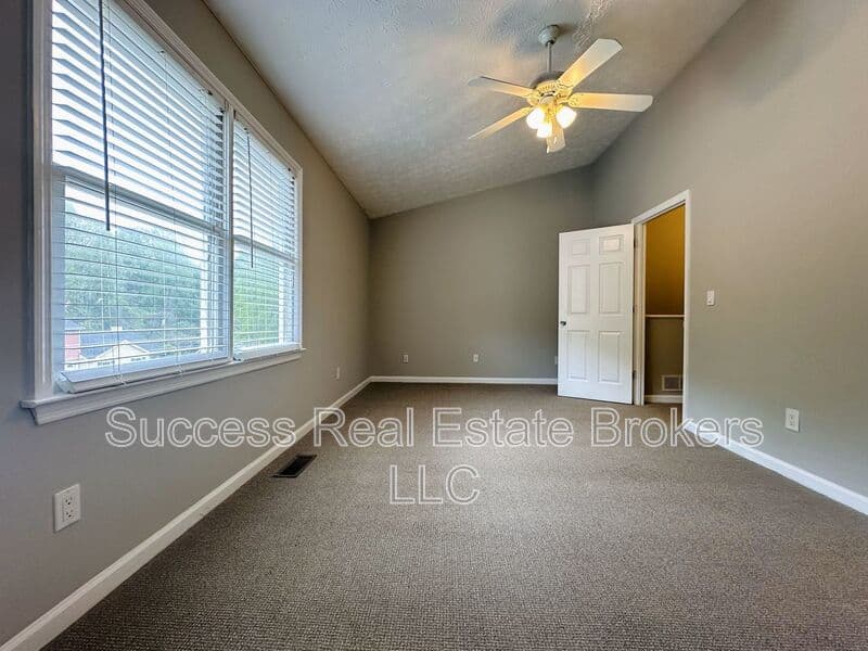 Kennesaw House: 1016 Kennesborough Rd NW