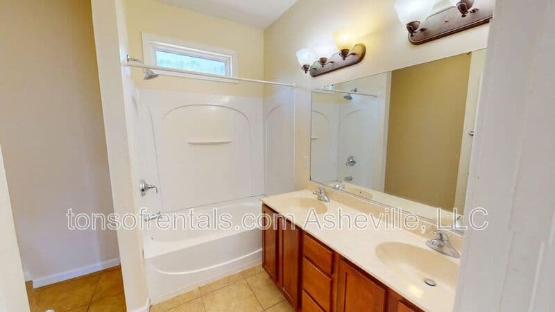 Swannanoa House: 111 Woodcreek Circle