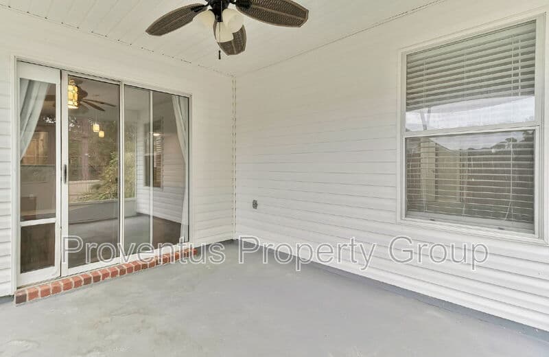 Navarre House: 2058 Catline Circle