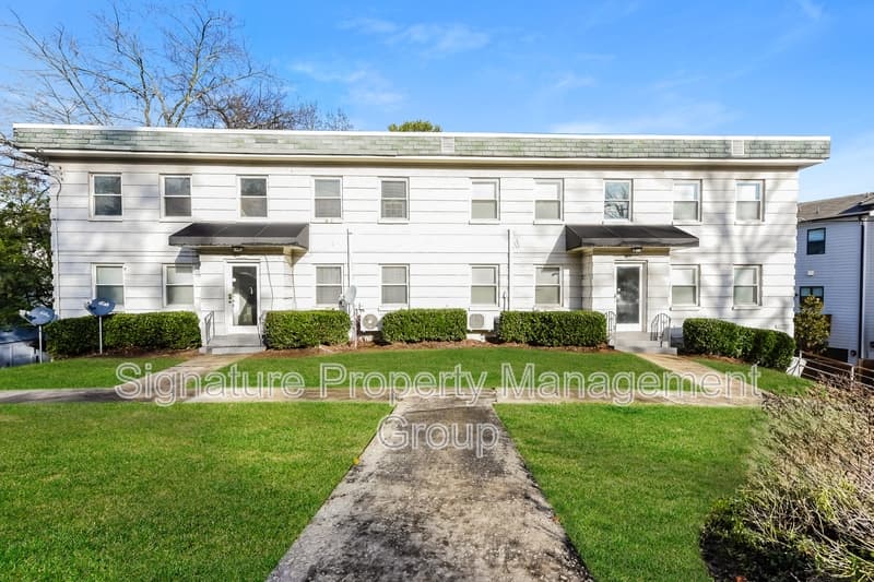 Atlanta House: 1990-3 Rockledge Road Northeast