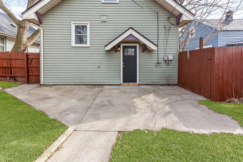 Royal Oak House: 214 West Twelve Mile Road