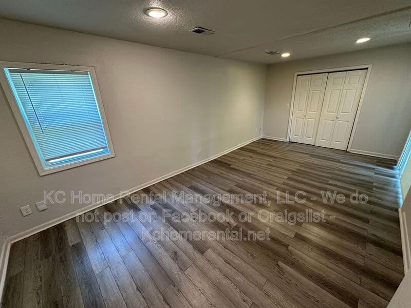 Kansas City House: 214 E 79th St