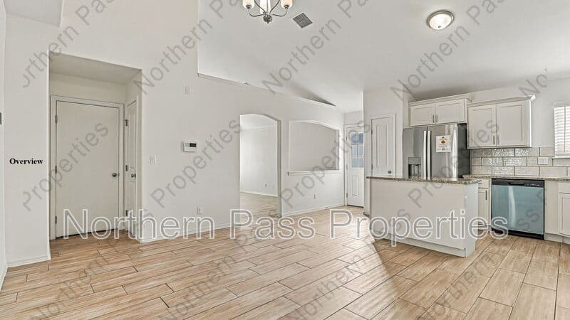 El Paso House: 15153 Composition