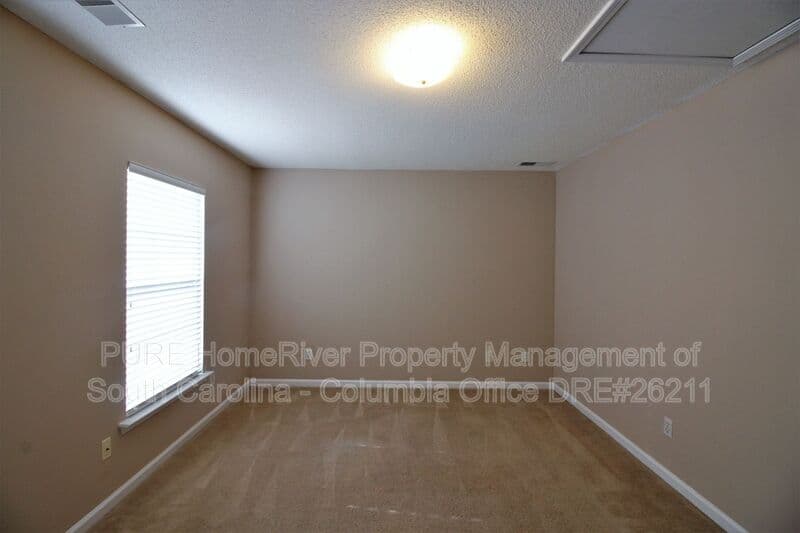 Columbia House: 581 Heron Glen Dr