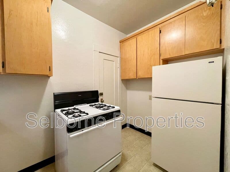 Oakland House: 359 Grand Ave.