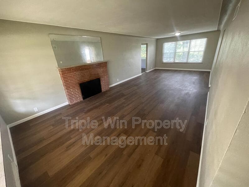 Saint Louis House: 7117 Forest Hill Dr