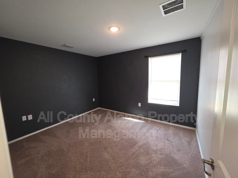 Von Ormy House: 5702 Repeating Wy