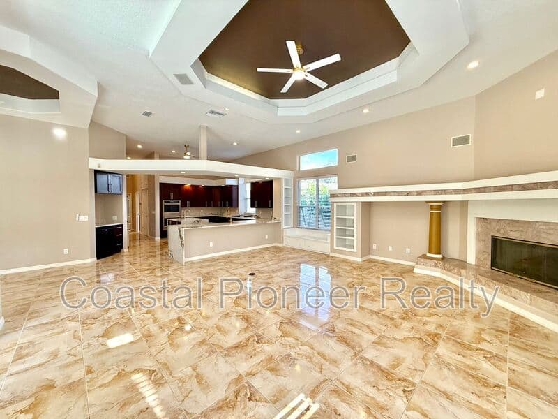 Largo House: 10334 Longwood Dr