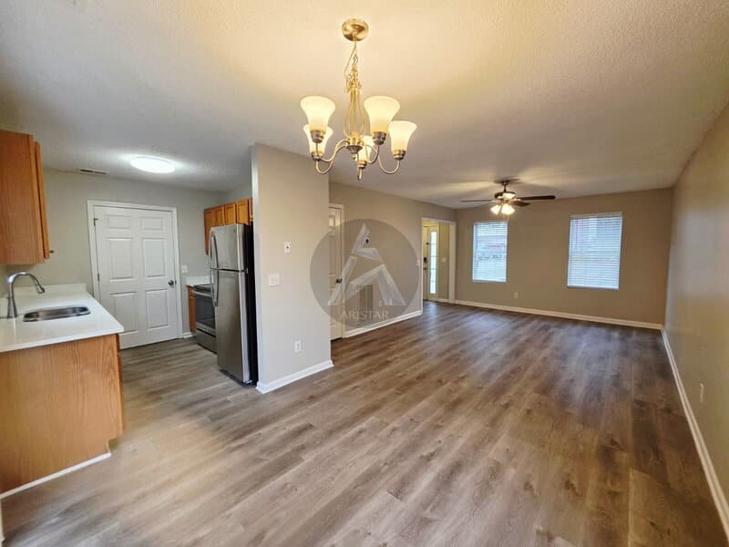 Cartersville House: 102 Westside Chase Southwest