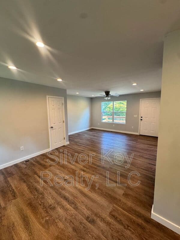 Athens House: 1603 Hutsell Drive