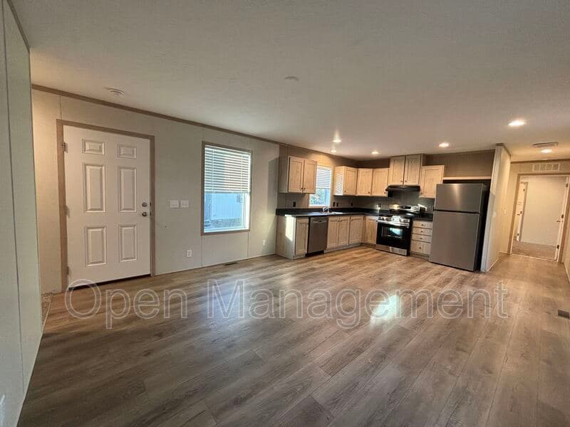 Bismarck House: 725 S 12th St