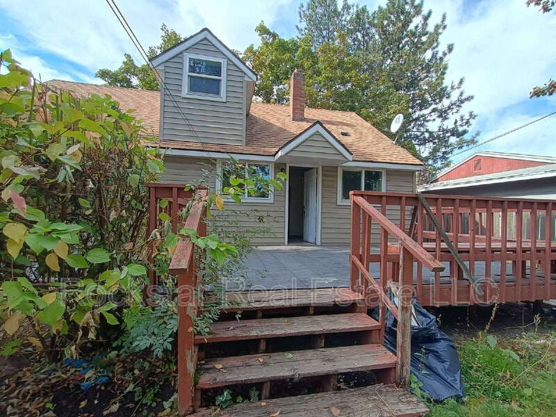 Spokane House: 6128 North Oak Street