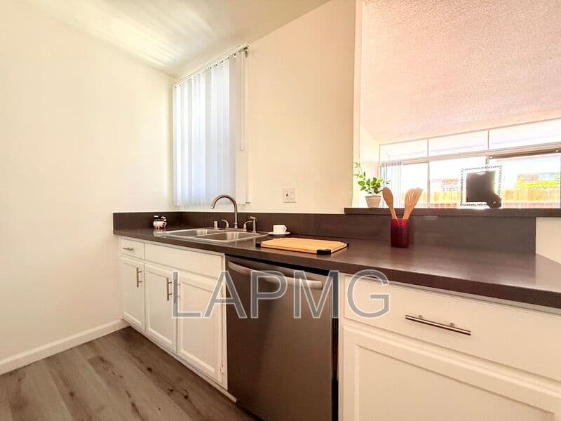 Los Angeles House: 1029 N. Ardmore Avenue