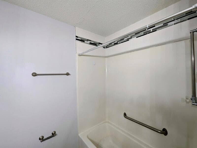 Pella Condo: 408 East 15th Street - 107