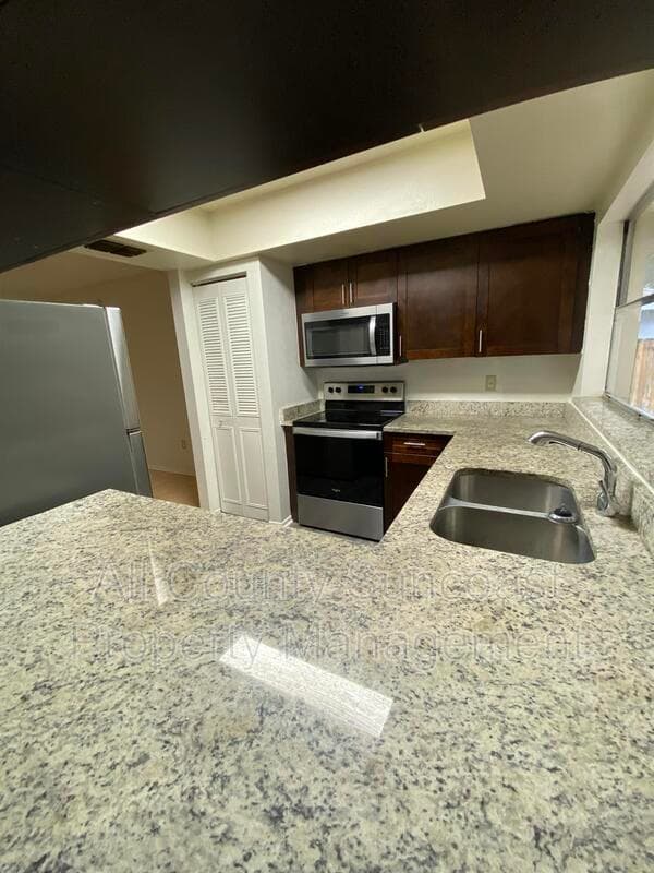 Palm Harbor House: 2631 Country Grove Blvd