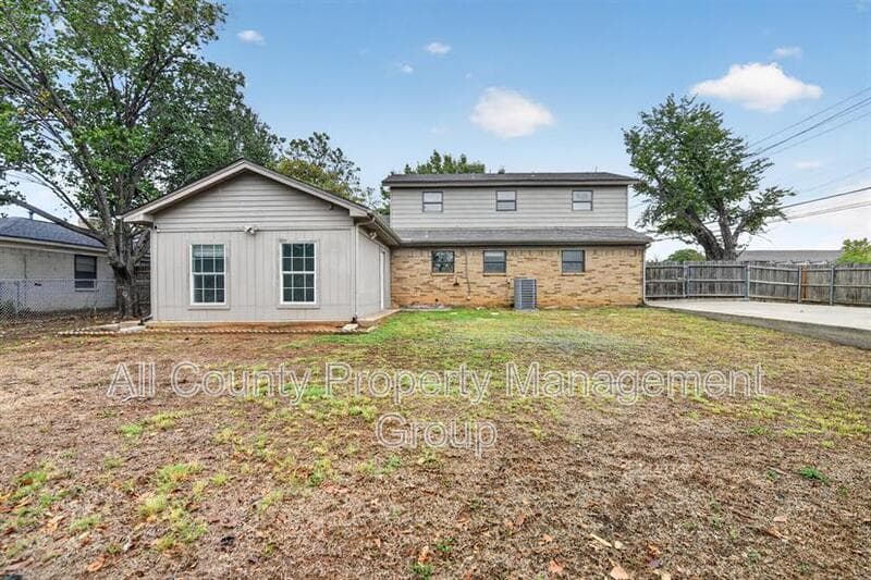 Bedford House: 2024 Charleston Drive