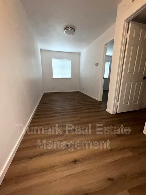 Glendale Townhome: 3831 La Crescenta Ave