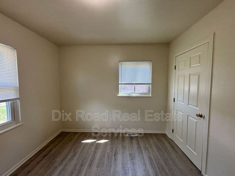 Englewood House: 530 Unger Avenue