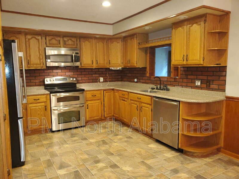 Huntsville House: 3017 Deerfield Rd NW