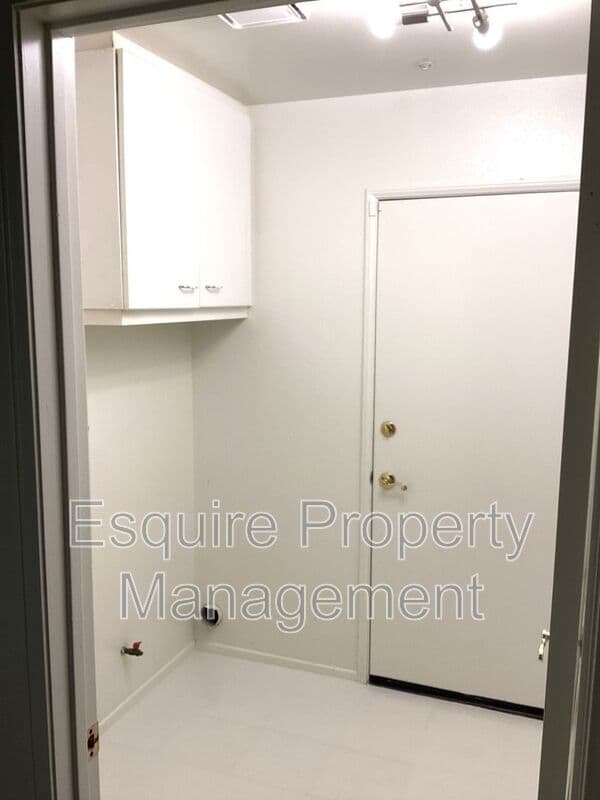 OXNARD House: 1821 LA QUINTA LN