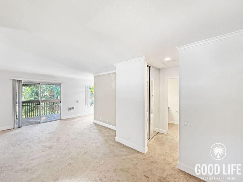 La Jolla Condo: 8512 Via Mallorca