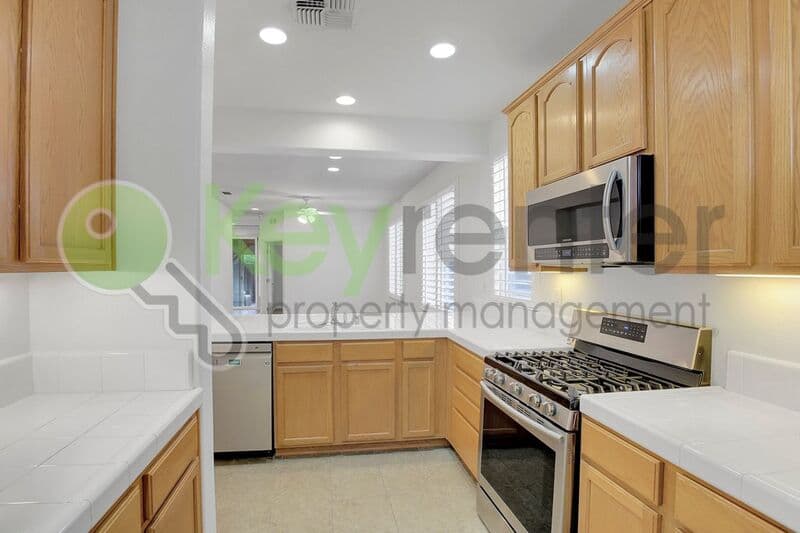 Roseville House: 1233 Manza Circle