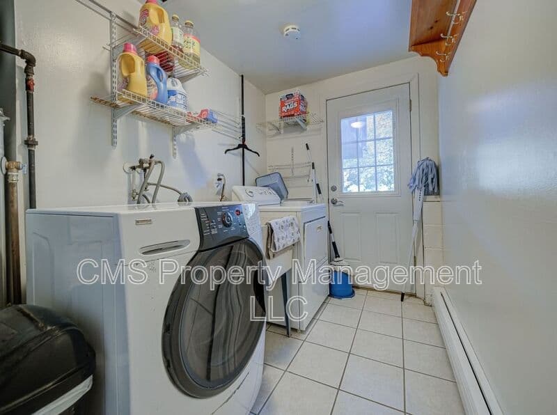 Bloomingdale House: 128 Reeve Ave