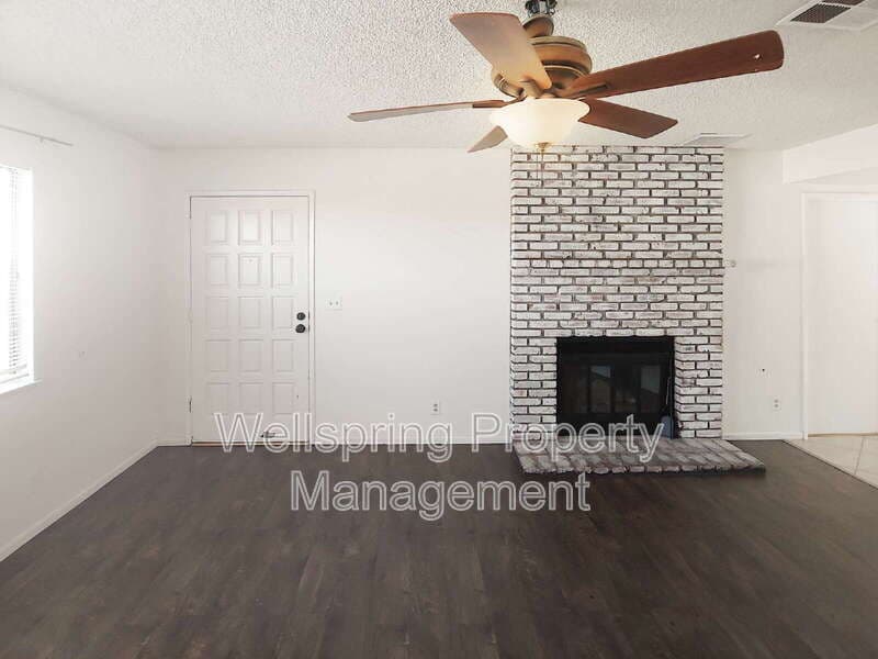 Ridgecrest Condo: 936 W Graaf