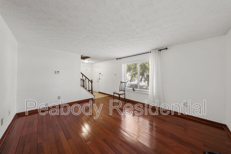 Springfield House: 8273 Raindrop Way