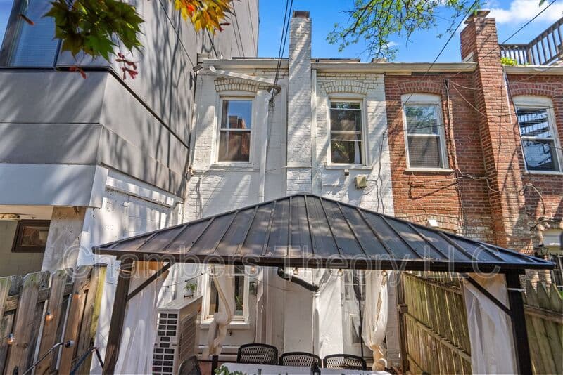 Washington House: 219 Parker St. NE
