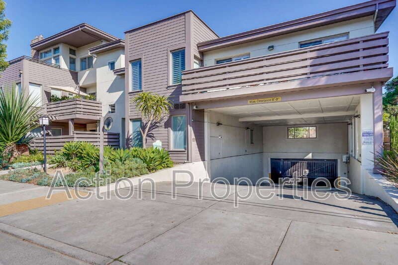 Los Altos House: 5100 El Camino Real