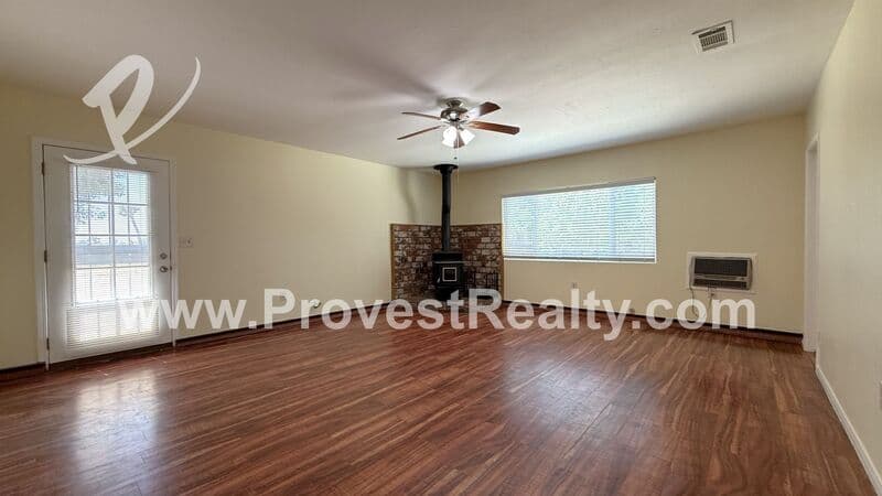 Apple Valley House: 12406 Pawnee Rd