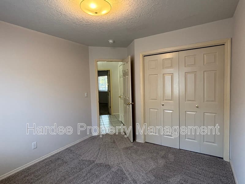 Boise House: 688 S Gamay Ln