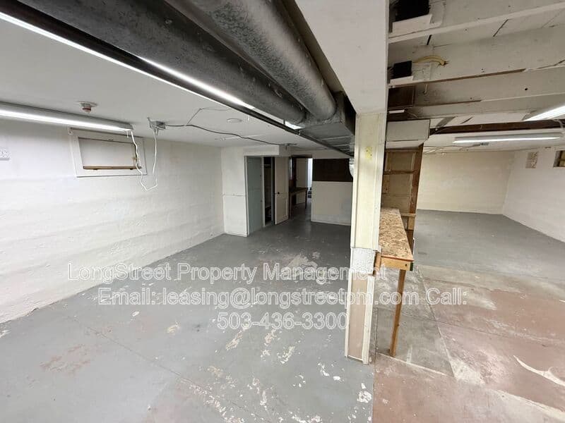 Keizer House: 431 Chemawa Rd N