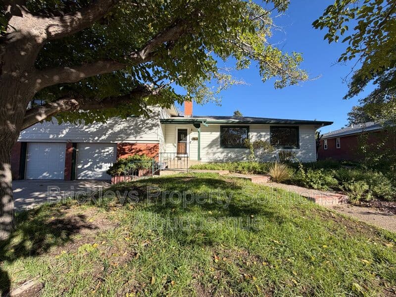 Albuquerque House: 7121 Edwina Ave NE