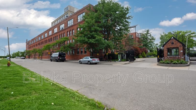 Detroit Condo: 6533 East Jefferson Avenue - 224