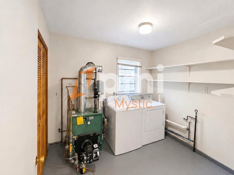 North Stonington House: 24 Milltown Road
