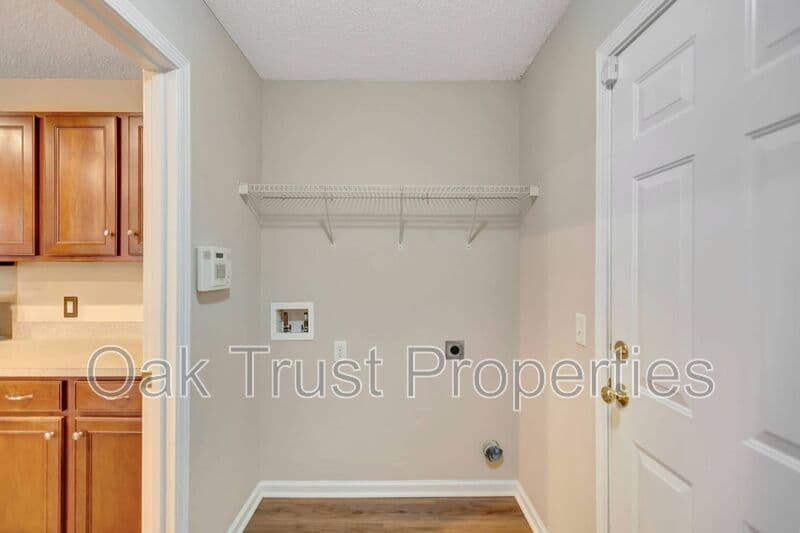 Summerville House: 407 Cotton Hope Lane