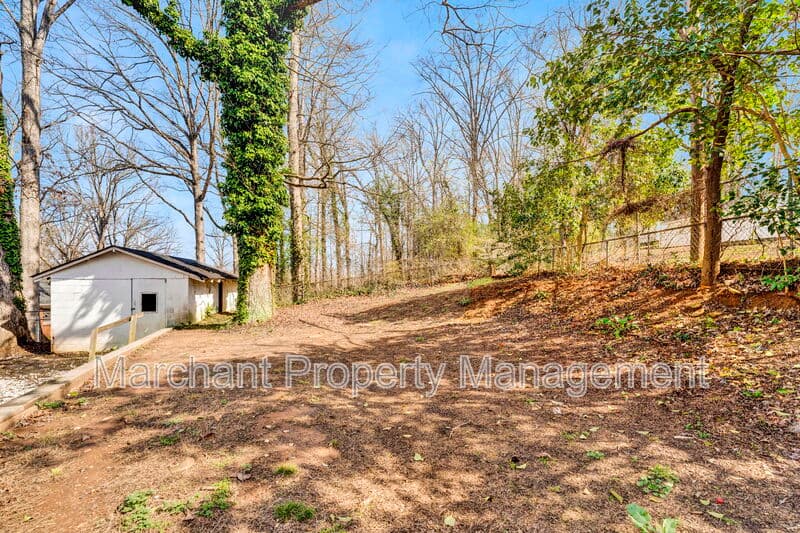 Greenville House: 17 Miracle Drive