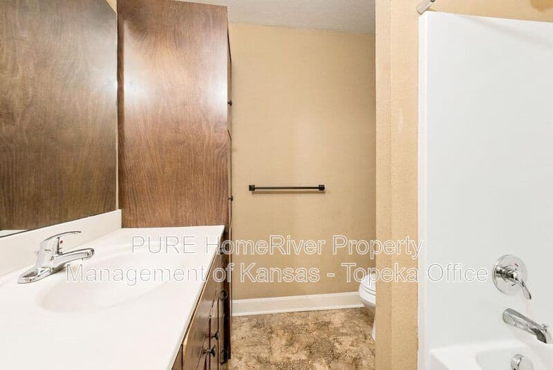 Kansas City House: 9426 N Lenox Ave